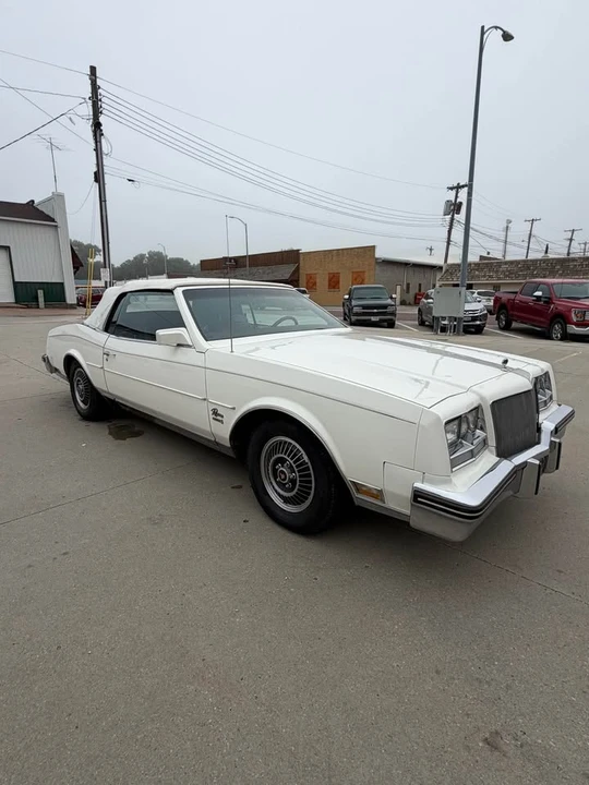 1985 Buick Riviera 4th-7th Gen - Image 17 of 20