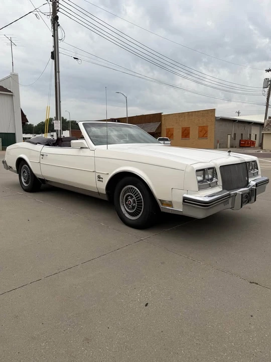 1985 Buick Riviera 4th-7th Gen - Image 2 of 20