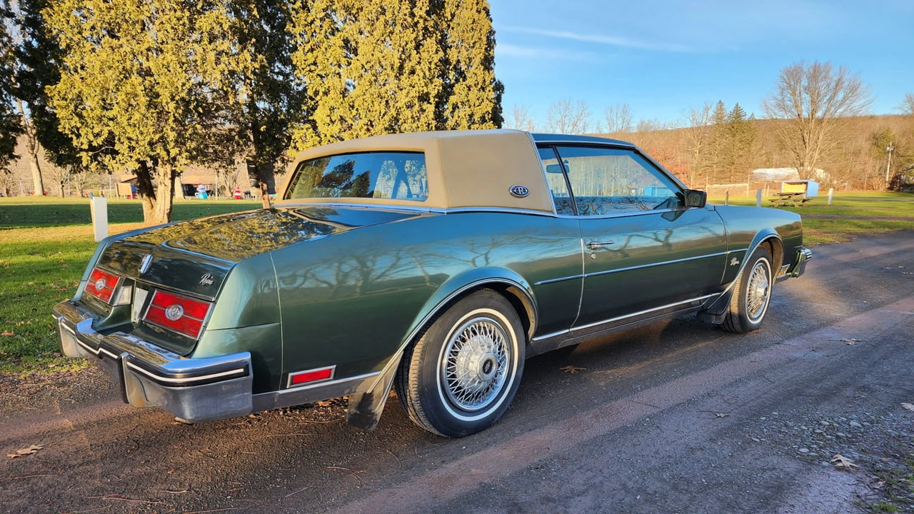 1985 Buick Riviera 4th-7th Gen - Image 2 of 4