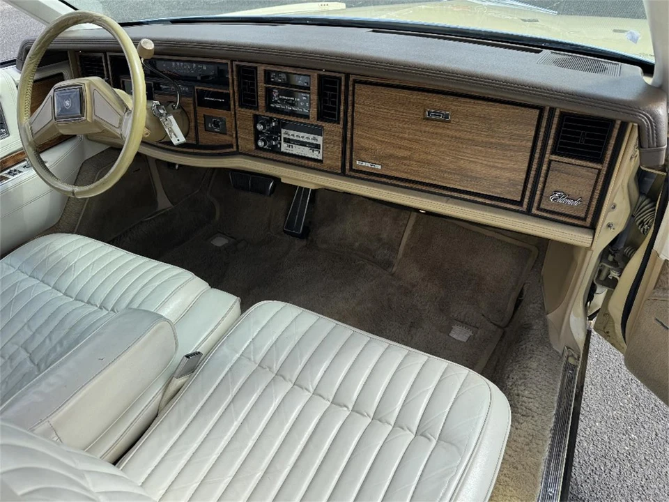 1985 Cadillac DeVille 6th Gen - Image 17 of 24