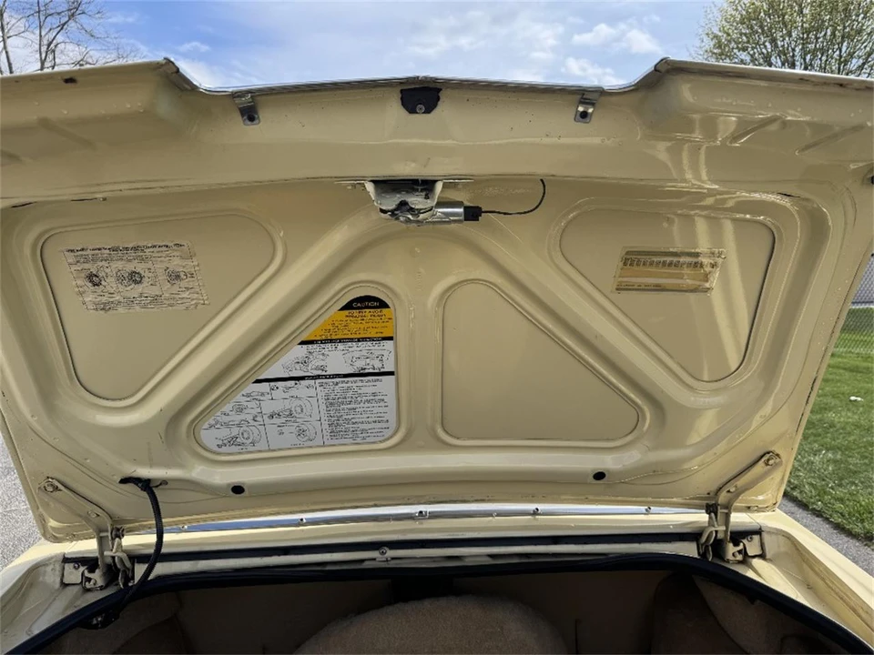 1985 Cadillac DeVille 6th Gen - Image 23 of 24
