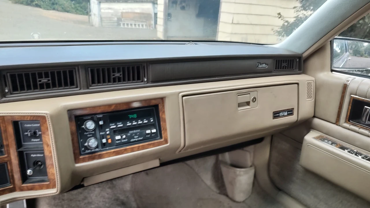 1985 Cadillac DeVille 5th Gen - Image 11 of 12