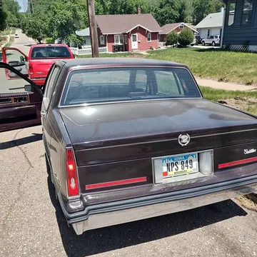 1985 Cadillac DeVille Sedan 4D