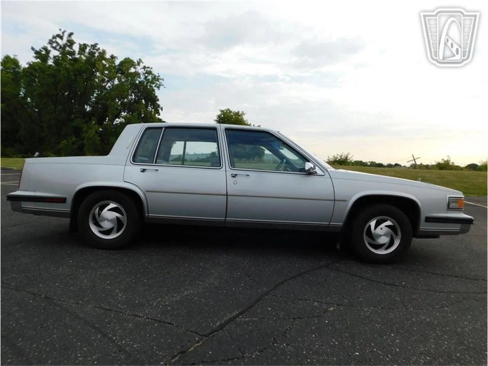 1985 Cadillac Fleetwood - Image 21 of 31