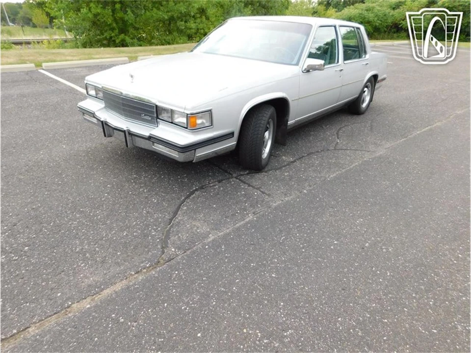 1985 Cadillac Fleetwood - Image 2 of 31