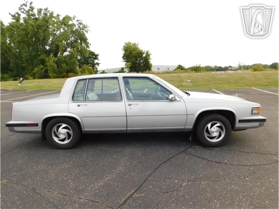 1985 Cadillac Fleetwood - Image 22 of 31