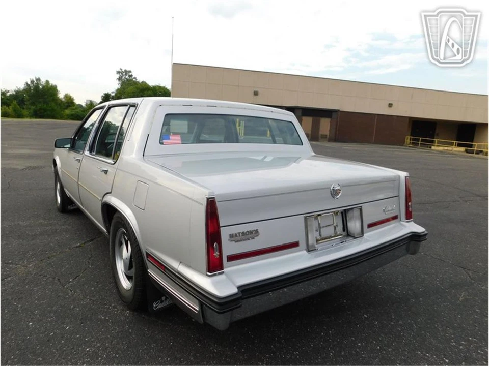 1985 Cadillac Fleetwood - Image 13 of 31