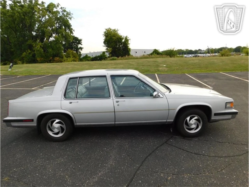 1985 Cadillac Fleetwood - Image 23 of 31