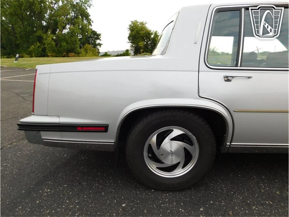 1985 Cadillac Fleetwood - Image 24 of 31