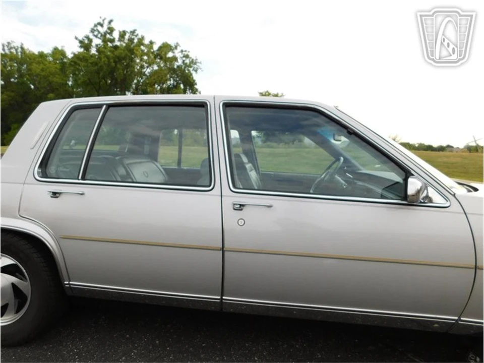 1985 Cadillac Fleetwood - Image 25 of 31