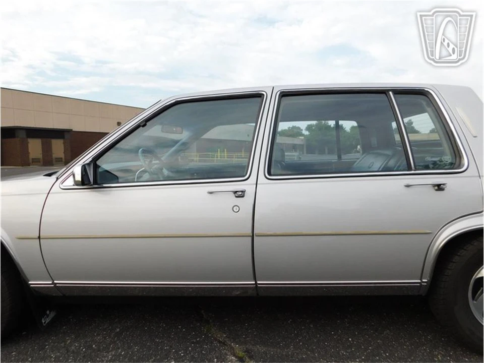 1985 Cadillac Fleetwood - Image 10 of 31