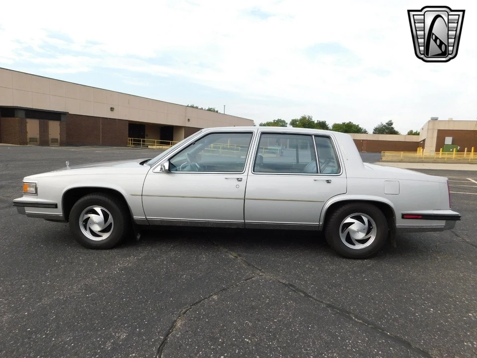 1985 Cadillac Fleetwood - Image 3 of 12