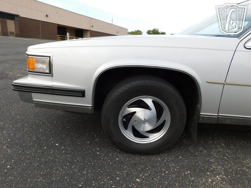 1985 Cadillac Fleetwood - Image 10 of 12