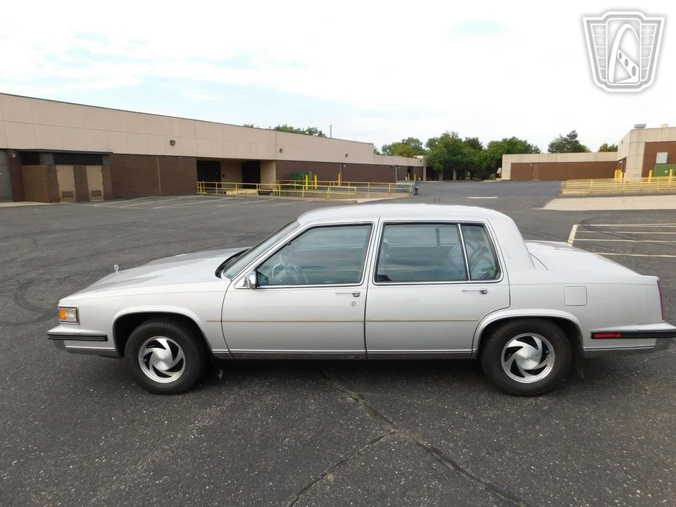1985 Cadillac Fleetwood - Image 9 of 12