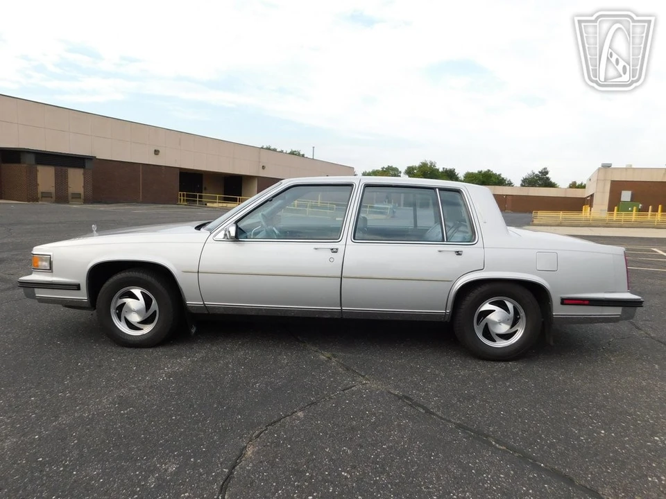 1985 Cadillac Fleetwood - Image 8 of 12