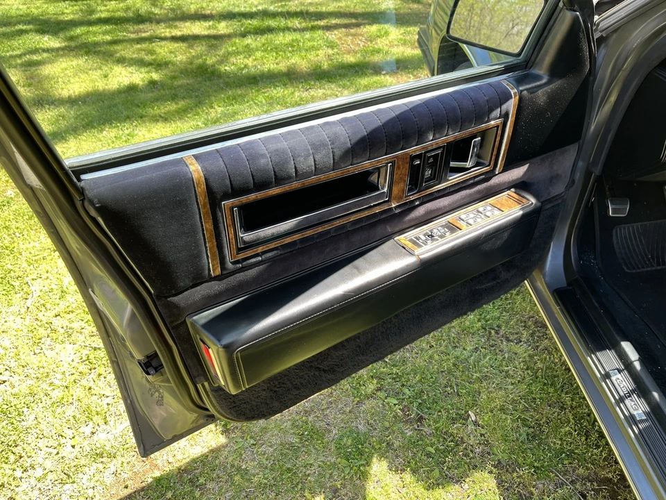1985 Cadillac Fleetwood - Image 12 of 31