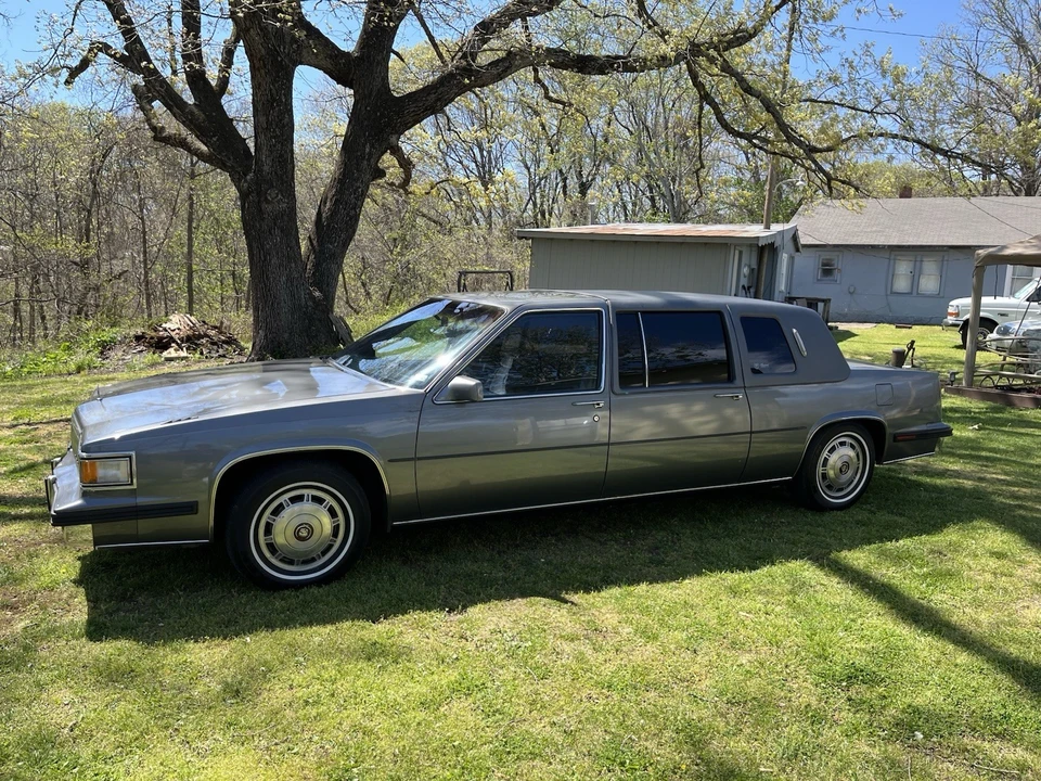 1985 Cadillac Fleetwood - Image 2 of 31