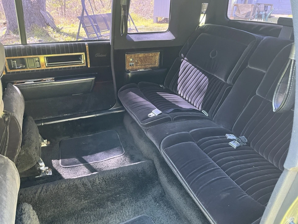 1985 Cadillac Fleetwood - Image 14 of 31