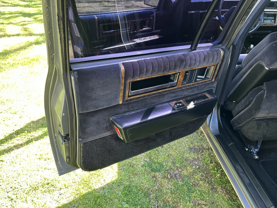1985 Cadillac Fleetwood - Image 15 of 31