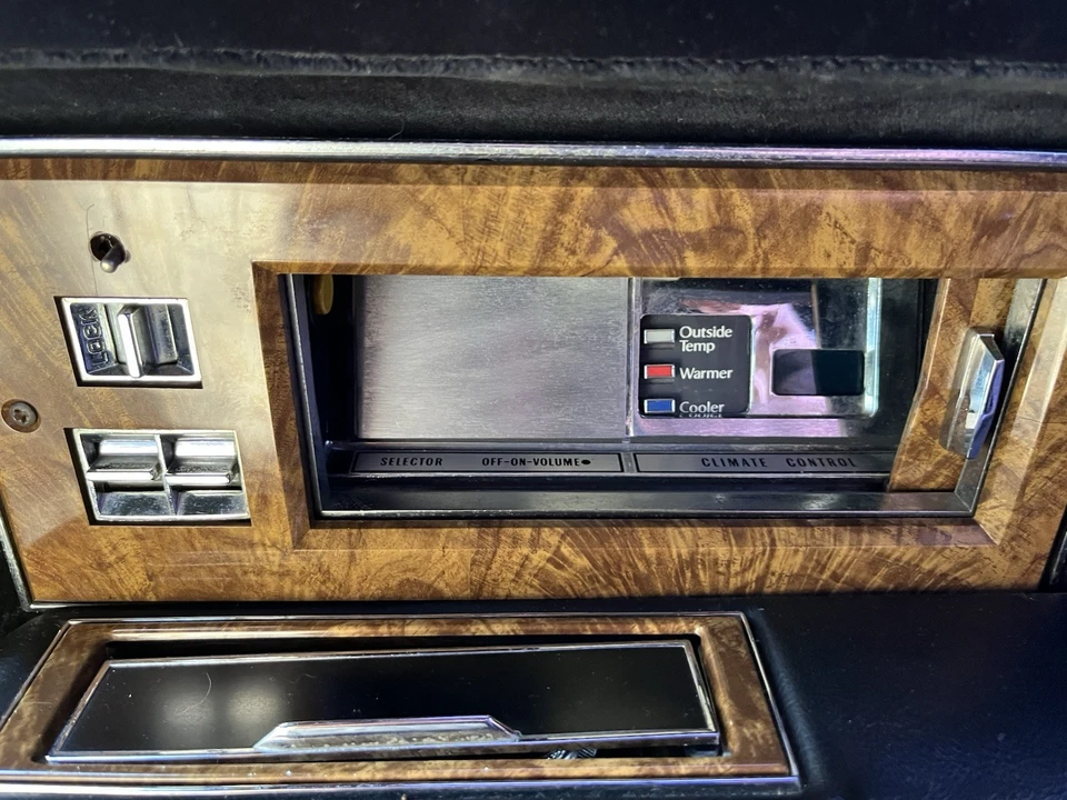 1985 Cadillac Fleetwood - Image 23 of 31