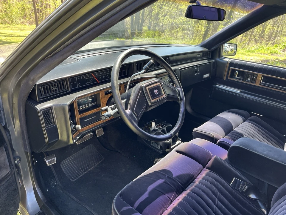 1985 Cadillac Fleetwood - Image 11 of 31