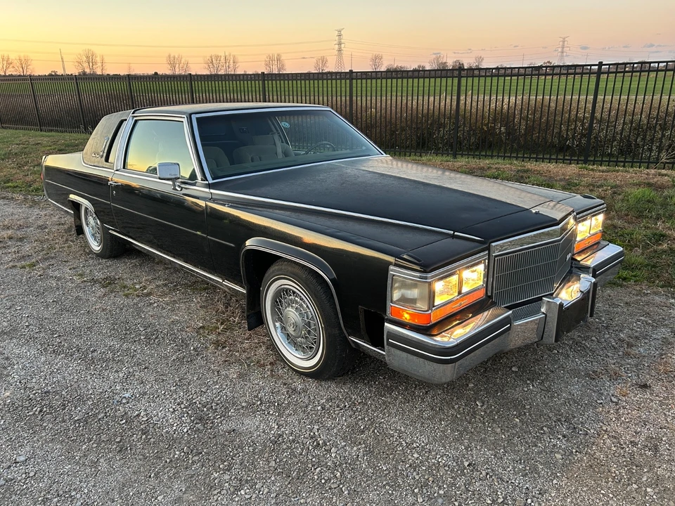 1985 Cadillac Fleetwood - Image 2 of 21