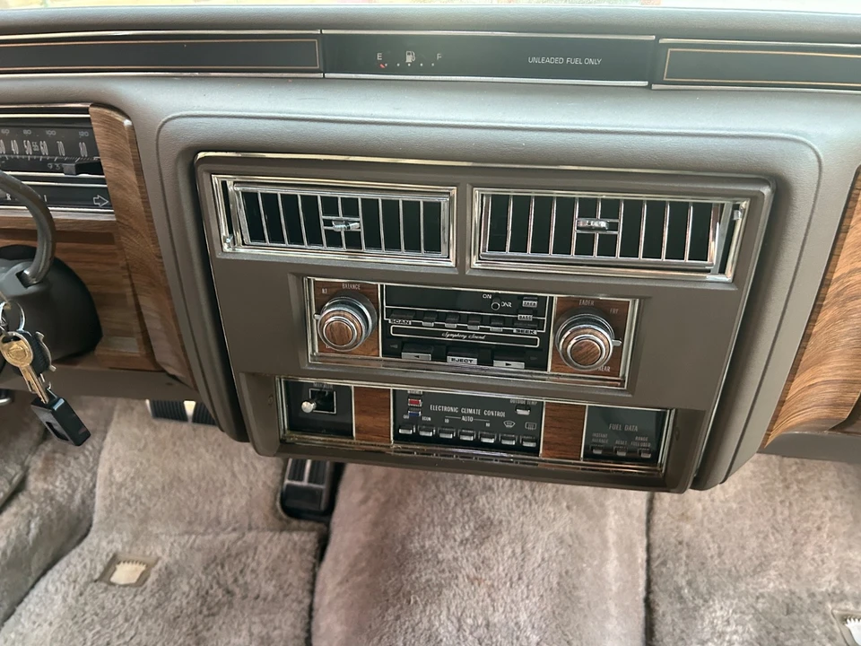 1985 Cadillac Fleetwood - Image 10 of 21