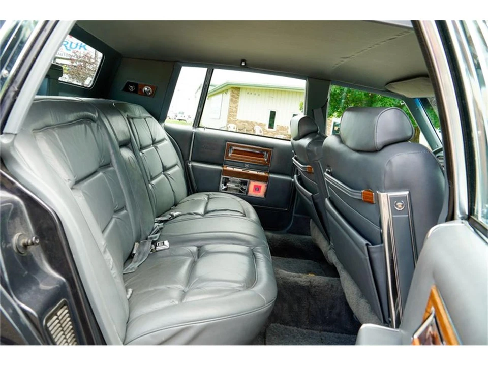 1985 Cadillac Fleetwood - Image 16 of 31