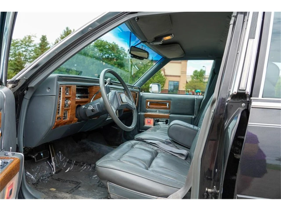 1985 Cadillac Fleetwood - Image 11 of 31