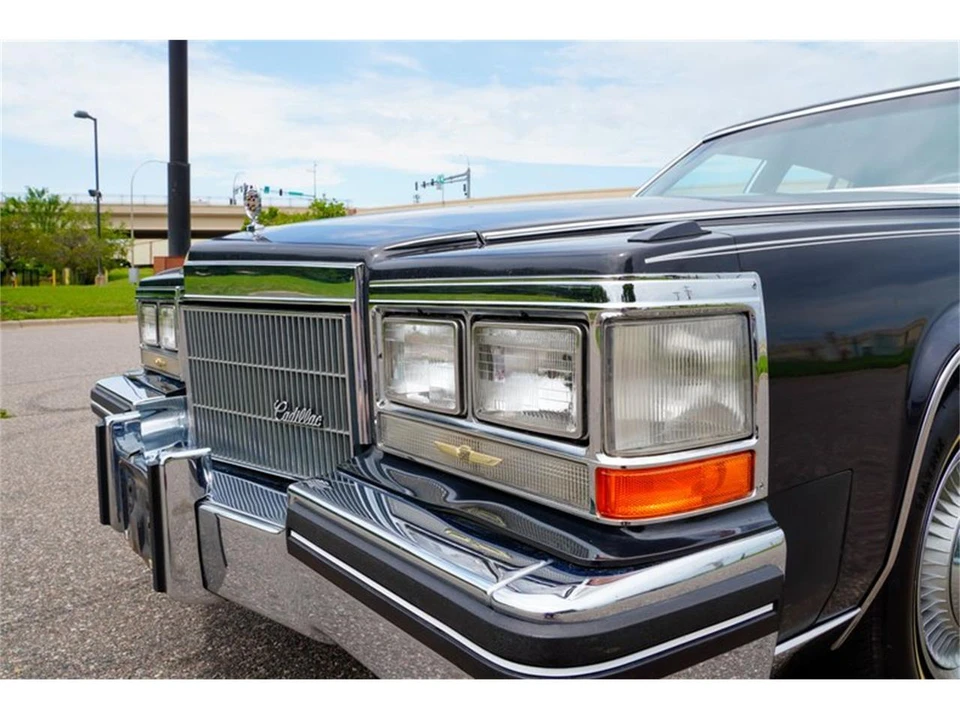 1985 Cadillac Fleetwood - Image 24 of 31