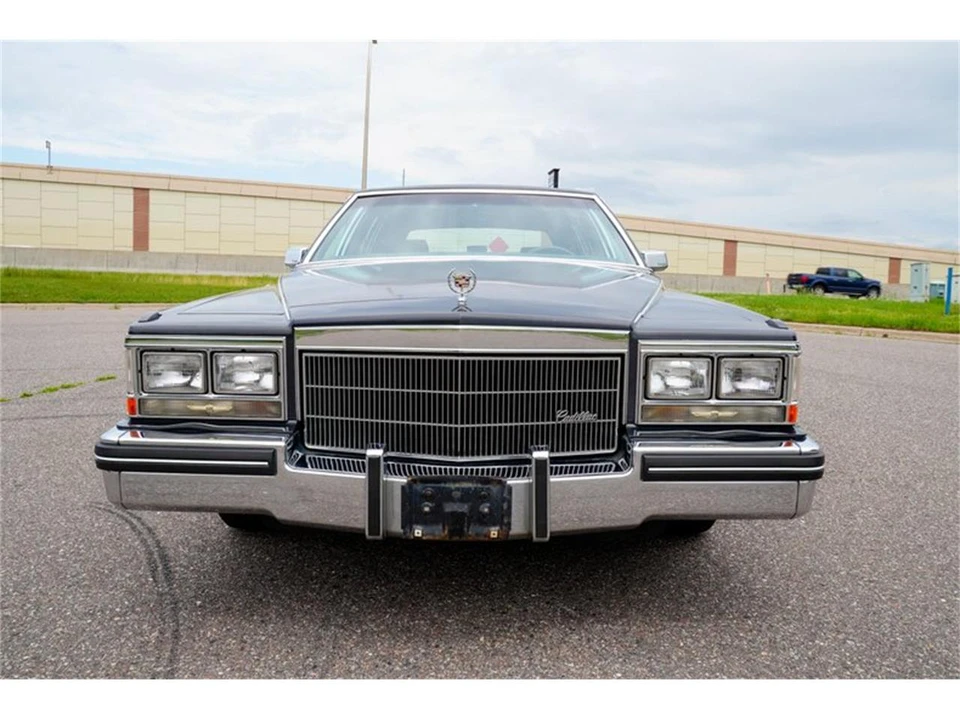 1985 Cadillac Fleetwood - Image 9 of 31