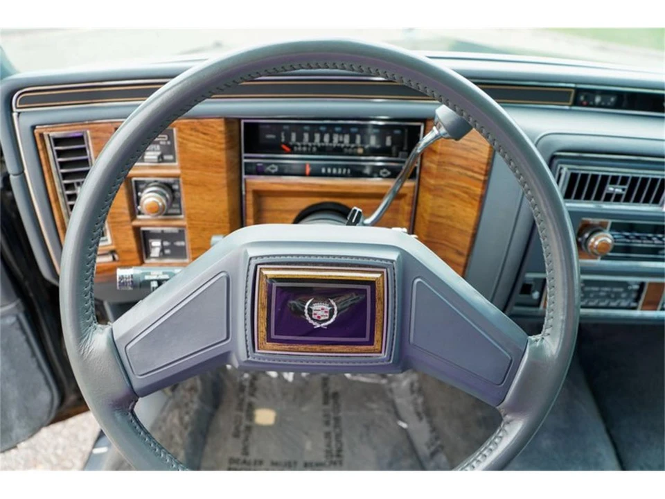 1985 Cadillac Fleetwood - Image 14 of 31