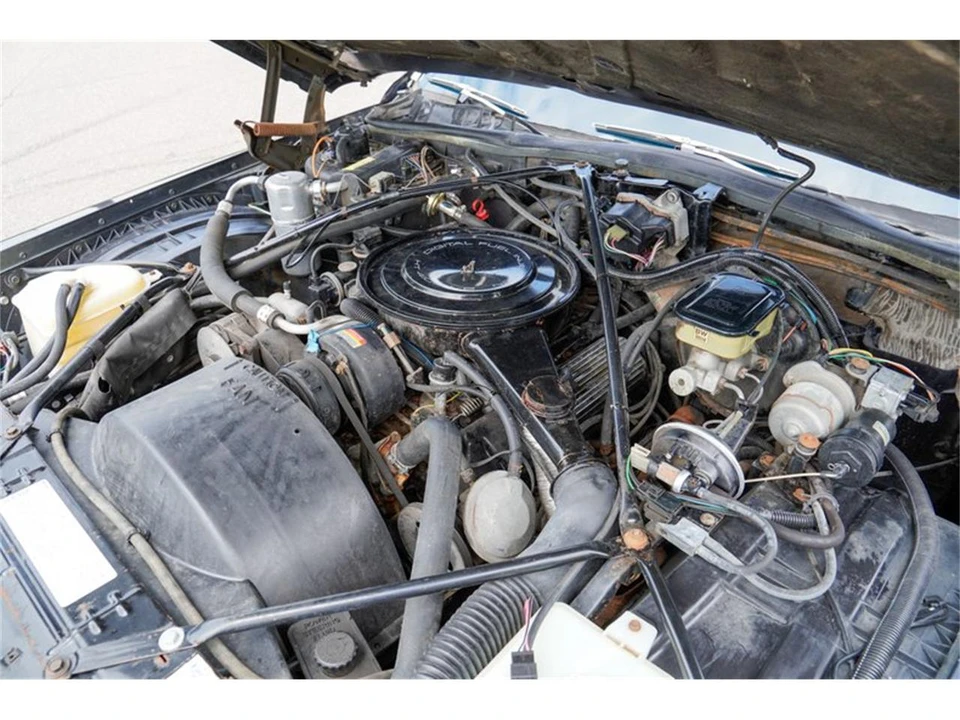 1985 Cadillac Fleetwood - Image 20 of 31