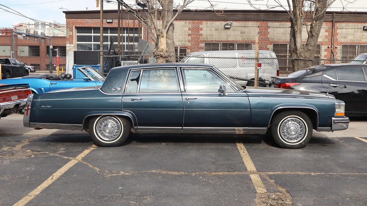 1985 Cadillac Fleetwood - Image 2 of 21
