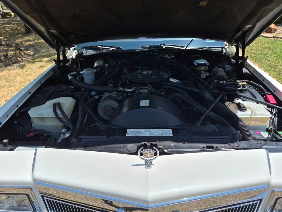 1985 Cadillac Fleetwood - Image 18 of 31