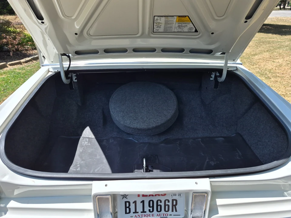 1985 Cadillac Fleetwood - Image 10 of 31