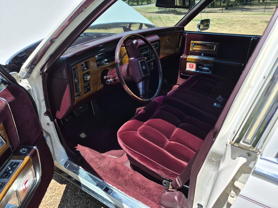 1985 Cadillac Fleetwood - Image 13 of 31
