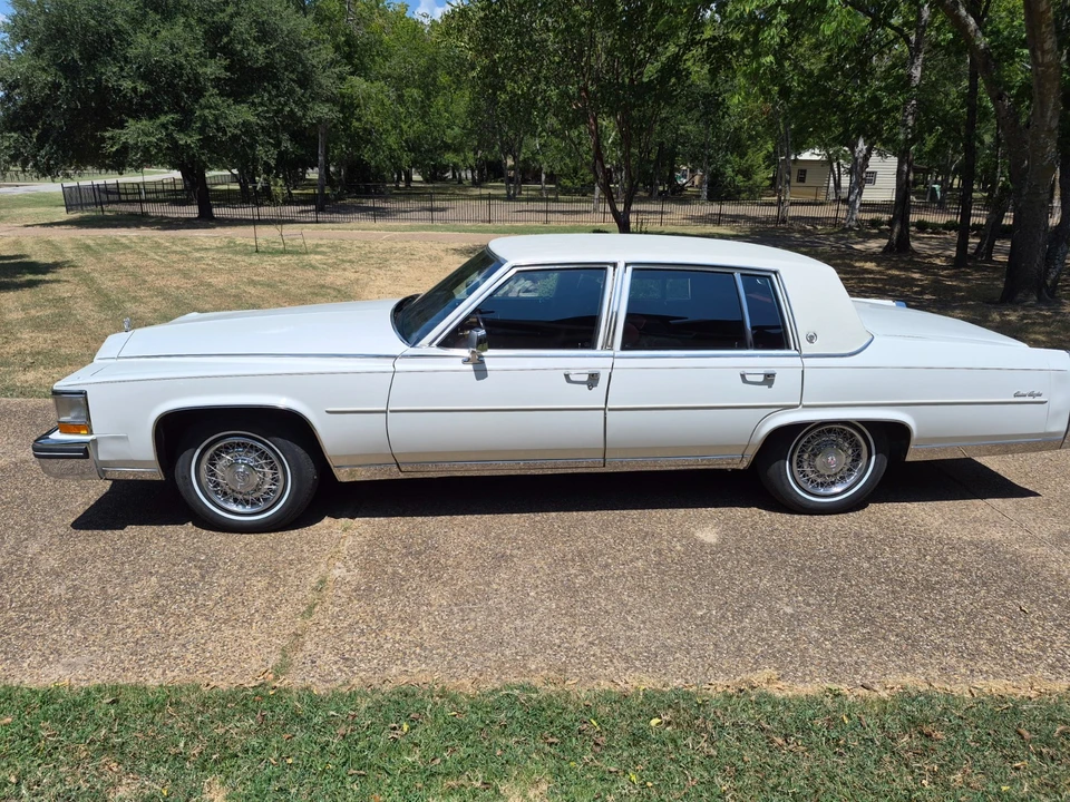1985 Cadillac Fleetwood - Image 8 of 31