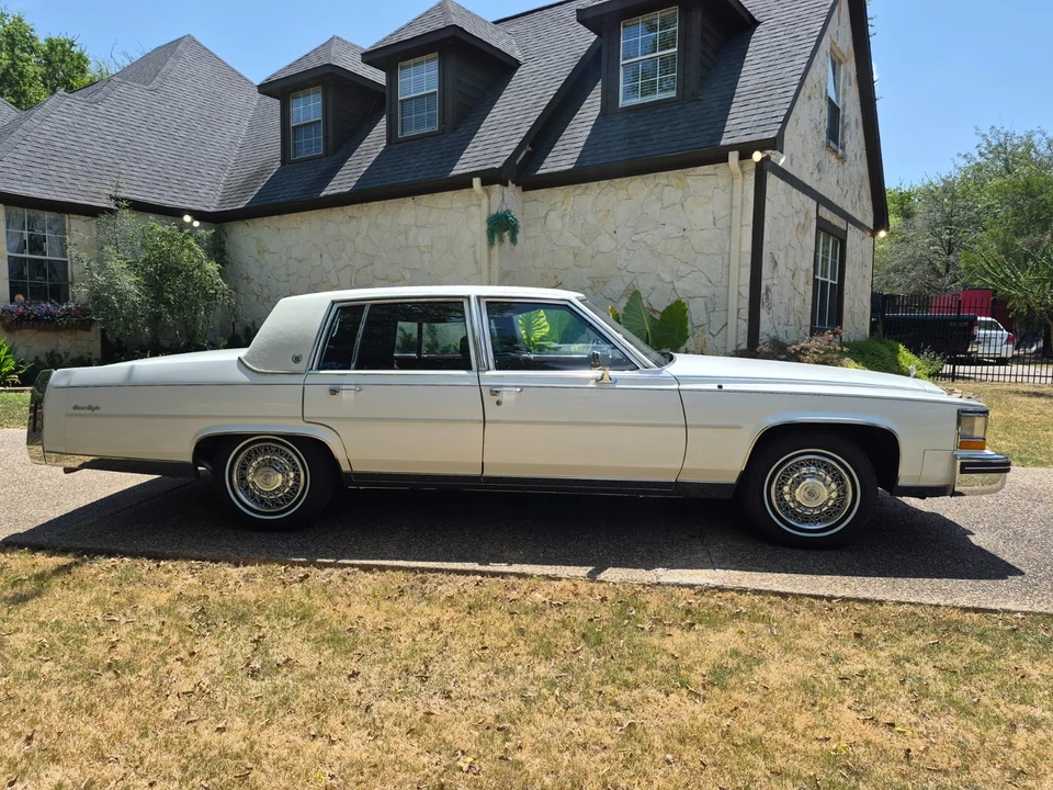1985 Cadillac Fleetwood - Image 4 of 31