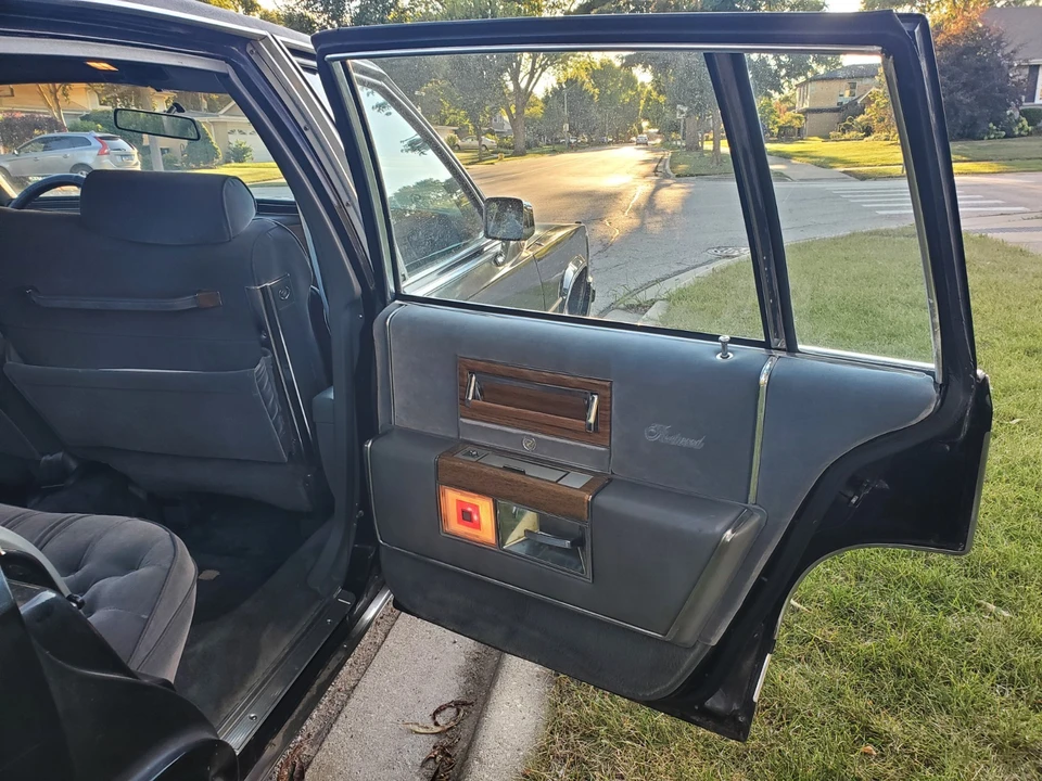 1985 Cadillac Brougham - Image 18 of 19