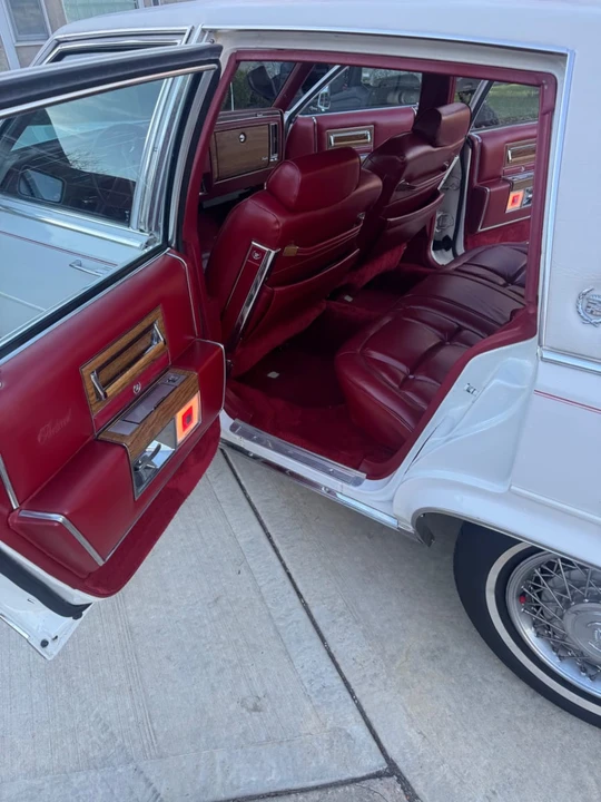 1985 Cadillac Fleetwood - Image 6 of 12