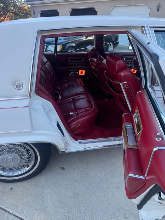 1985 Cadillac Fleetwood - Image 9 of 12