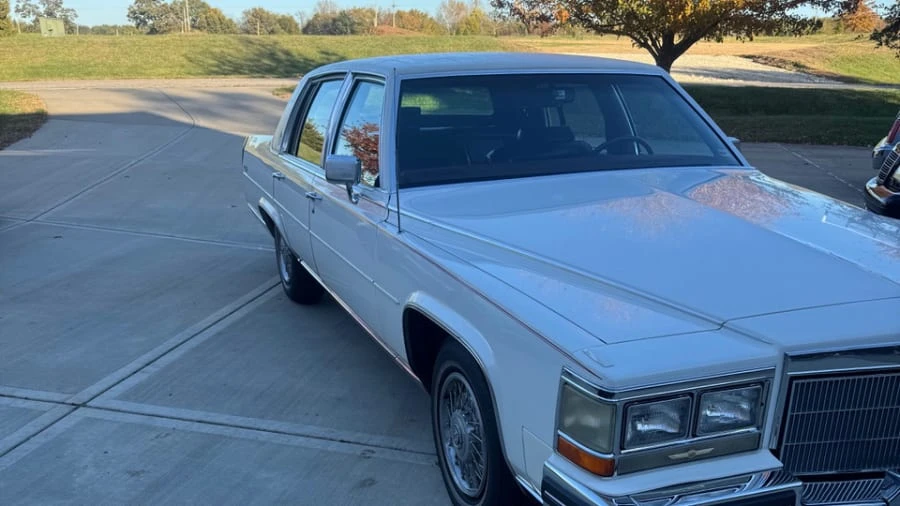 1985 Cadillac Fleetwood - Image 4 of 12