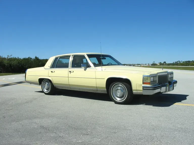 1985 Cadillac Fleetwood - Image 2 of 2