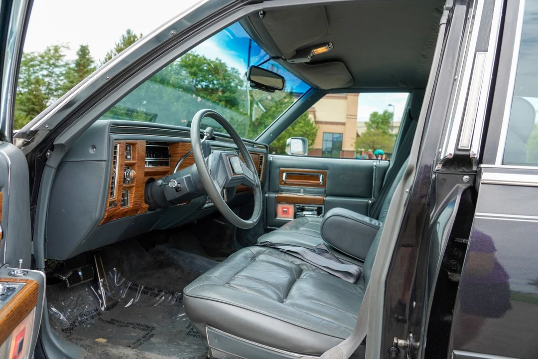 1985 Cadillac Fleetwood - Image 11 of 31