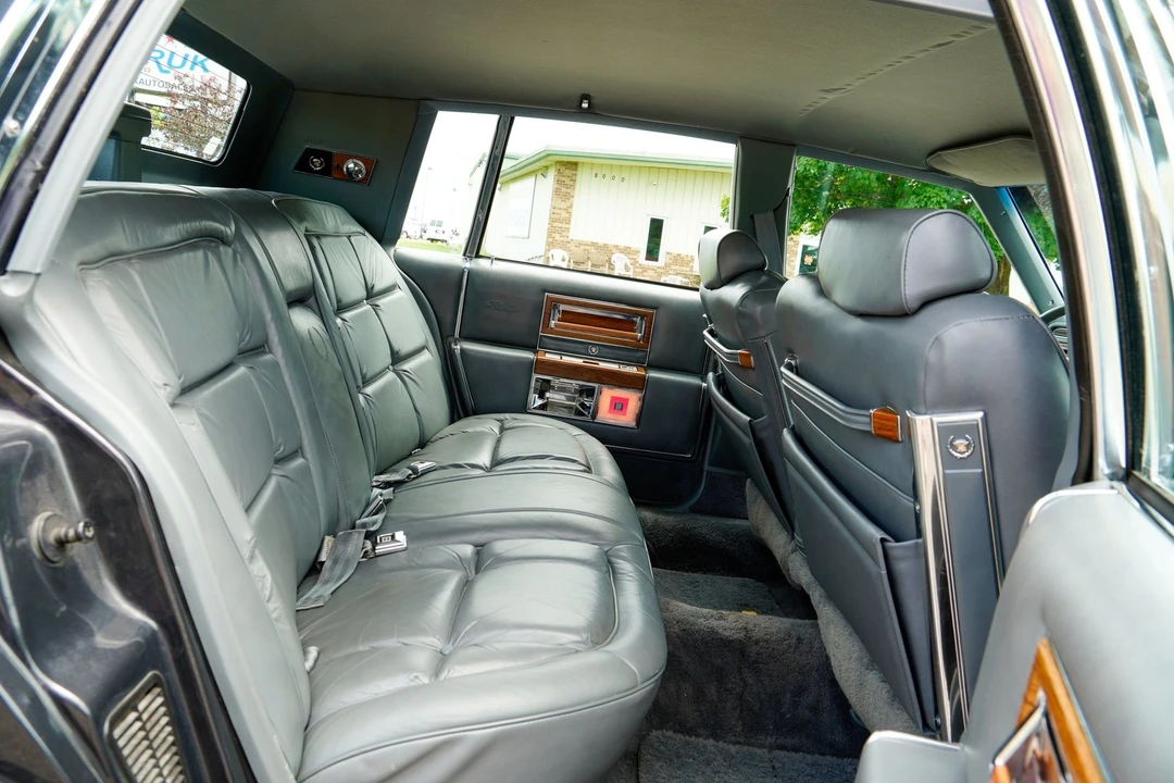 1985 Cadillac Fleetwood - Image 16 of 31