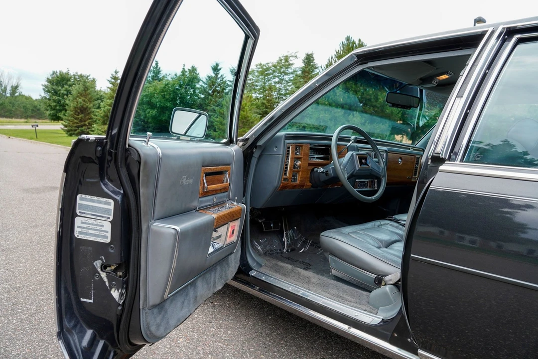 1985 Cadillac Fleetwood - Image 10 of 31