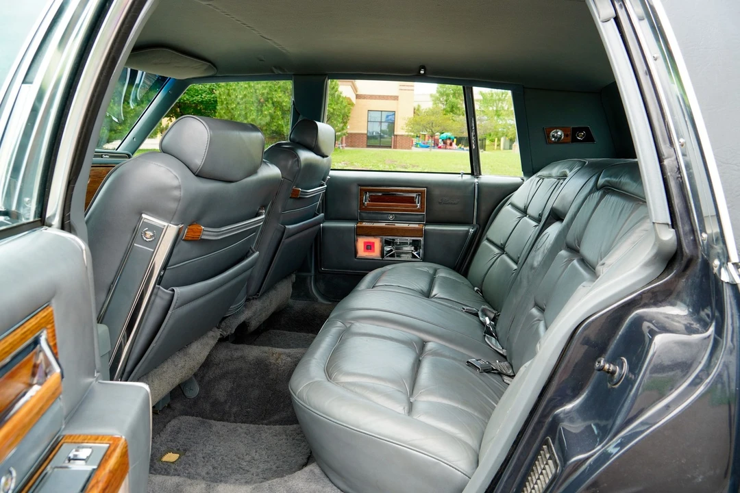 1985 Cadillac Fleetwood - Image 17 of 31