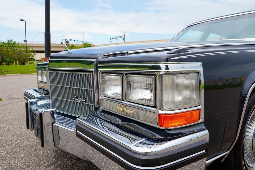 1985 Cadillac Fleetwood - Image 24 of 31