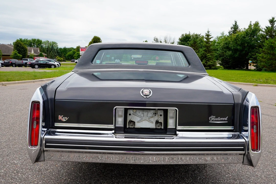 1985 Cadillac Fleetwood - Image 5 of 31